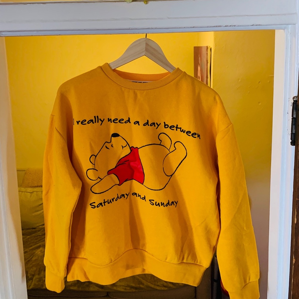 Yellow crew neck sweatshirt! Winnie the Pooh